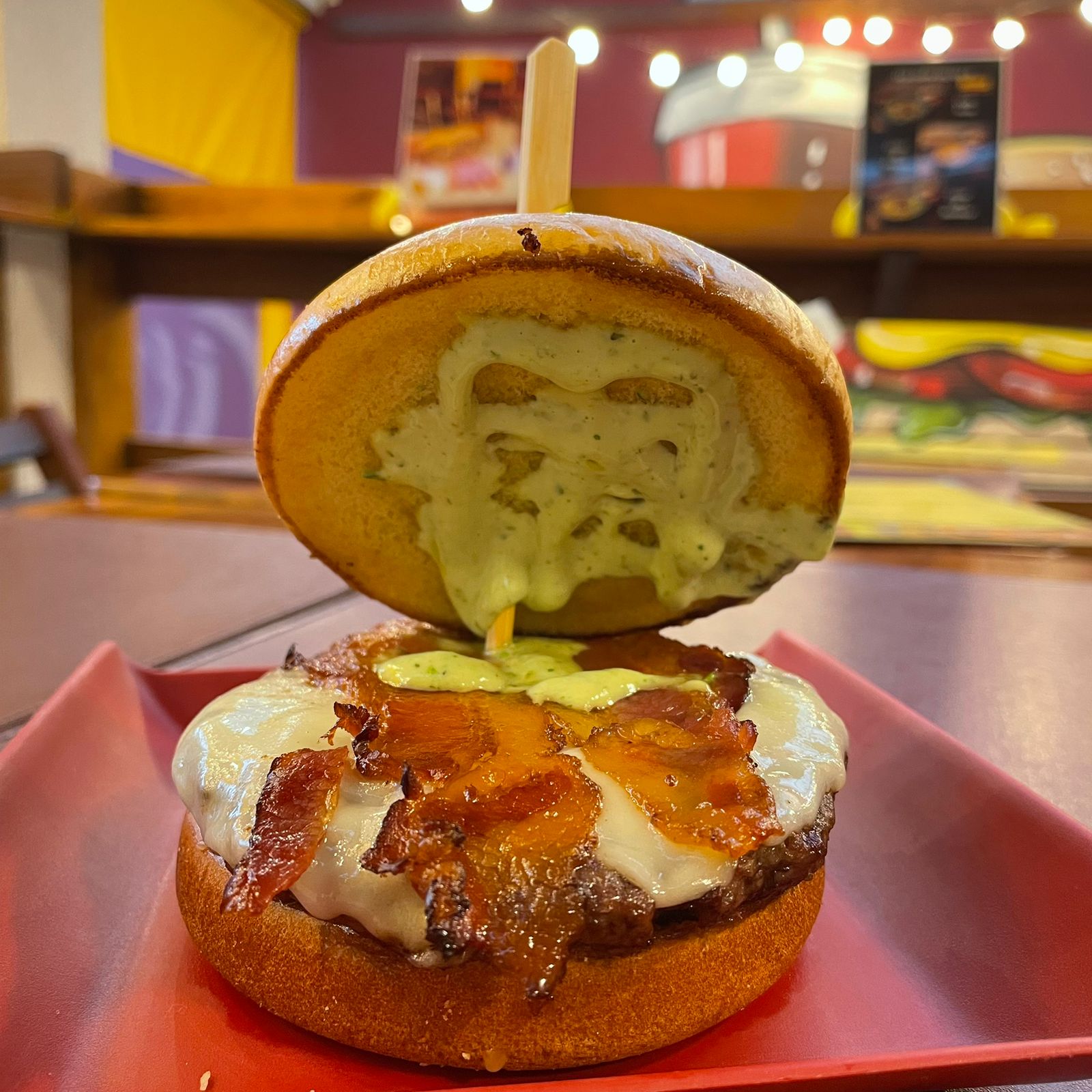 Street Bacon — burger de fraldinha e costela com bacon