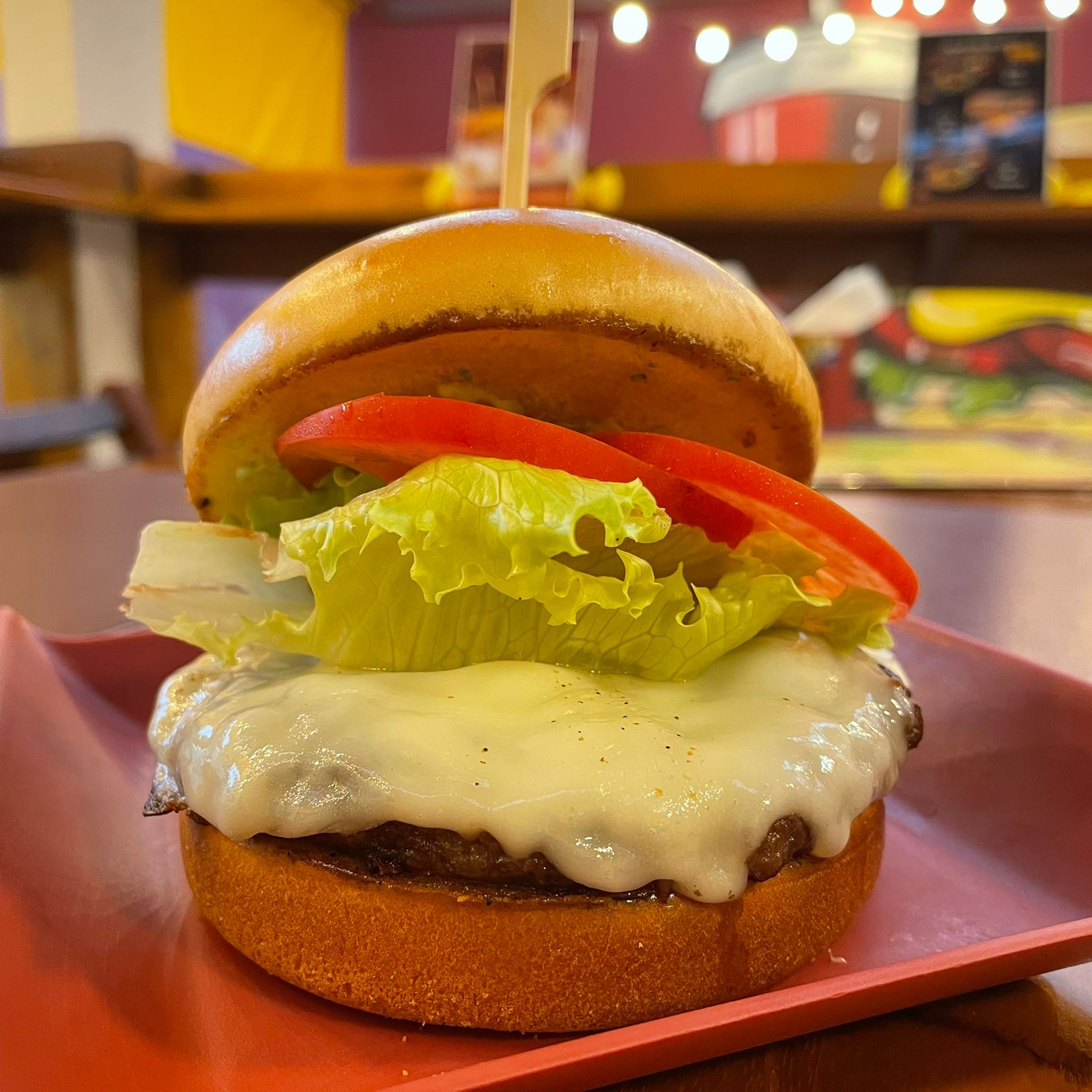 Street Salada — burger de fraldinha e costela com alface e tomate